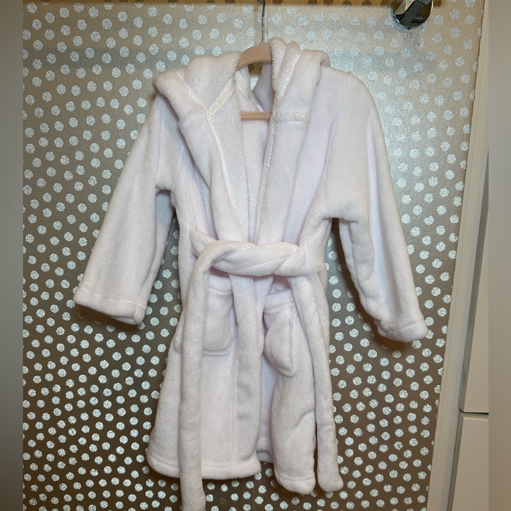 Kids White Plush Hooded Robe Size 2T Cozy Fleece Tie Waist Bath Spa